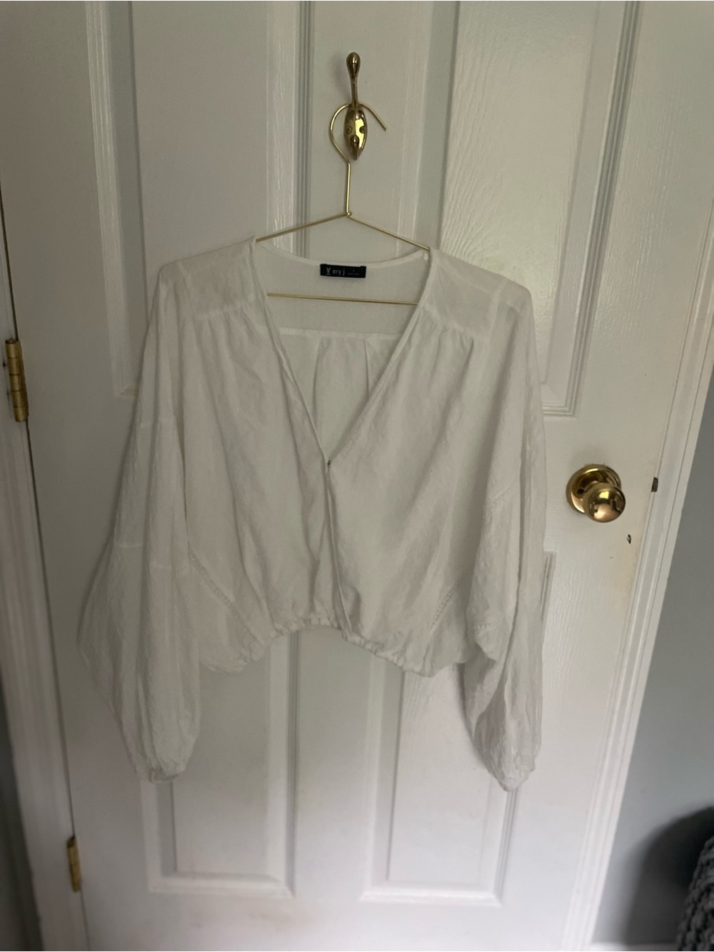 Very J White Boho V-Neck Embriodred Balloon Sleeve Top
